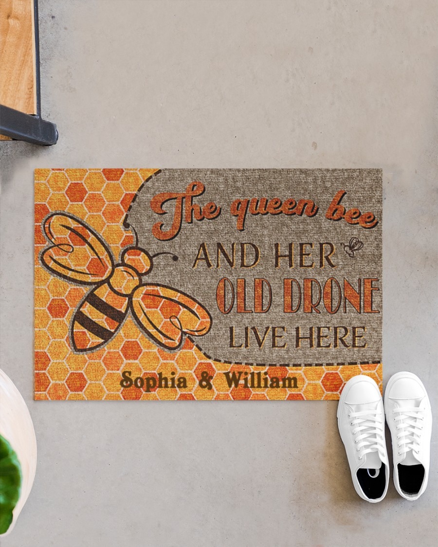 The queen bee and her old drone live here doormat - BBS 1
